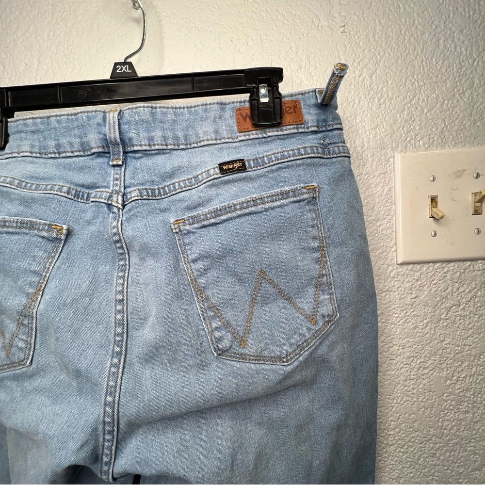 Wrangler High Rise True Straight Cropped Light Blue Women’s Plus Jeans Sz 16/26 - Picture 9 of 13